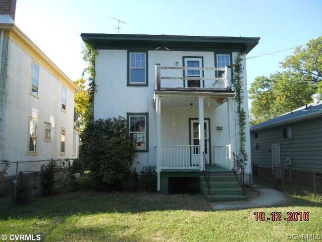 Foto del edificio - Large house on the North Side of town! Central HVAC, Laundry, Large yard, all appliances.