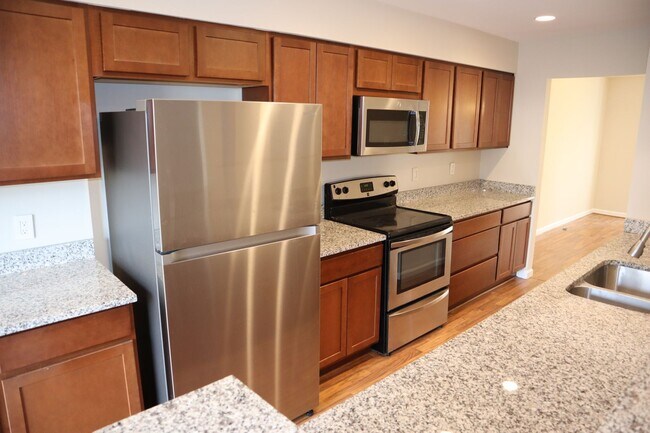Foto del edificio - Charming Townhome Nestled in a Private Cul...