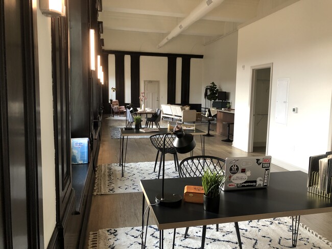 Foto del edificio - 338 E 9th Ave