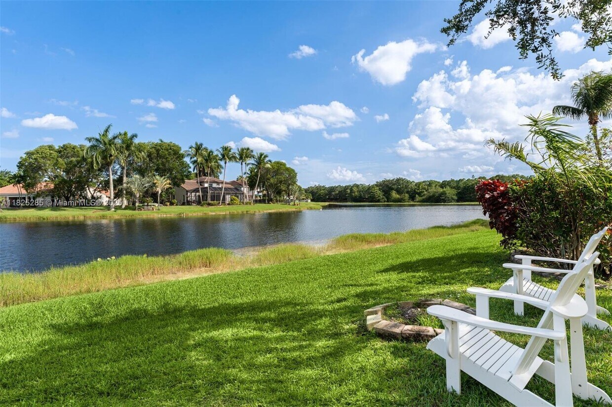 Foto principal - 380 Cambridge Dr