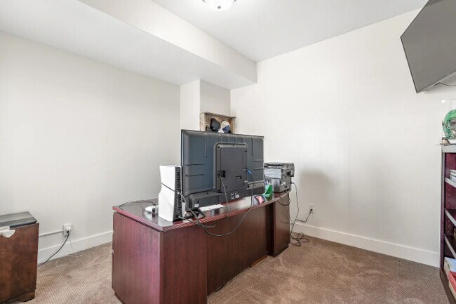 Building Photo - 18227 Southlake Cir