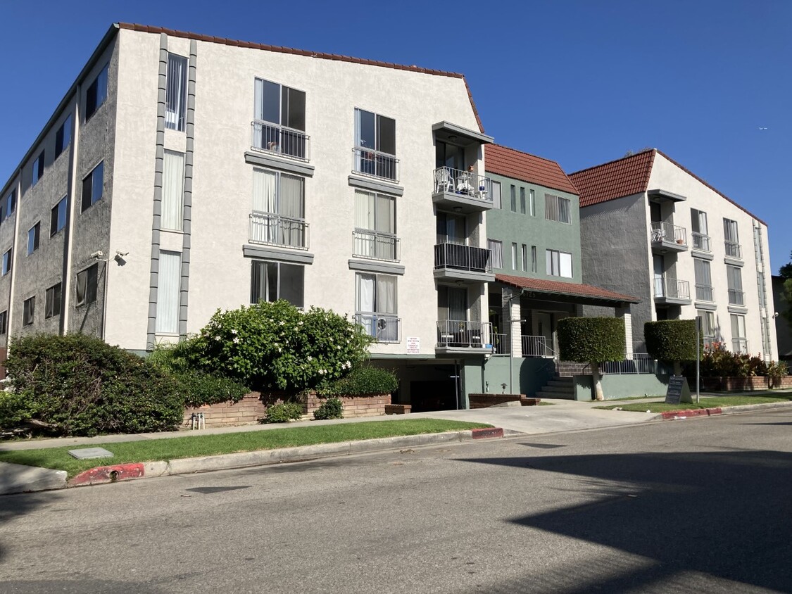 Primary Photo - Canterbury Apartments