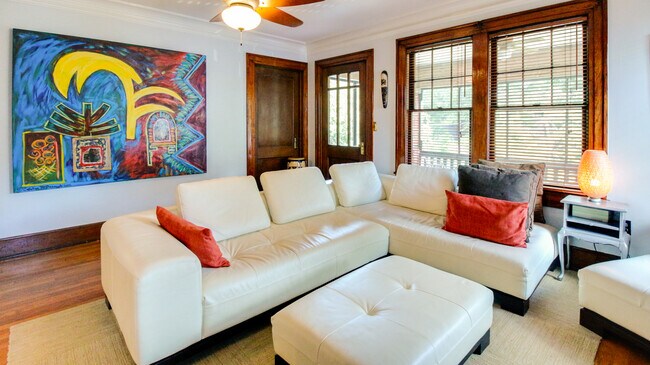 Foto del edificio - 648 Linwood Ave NE