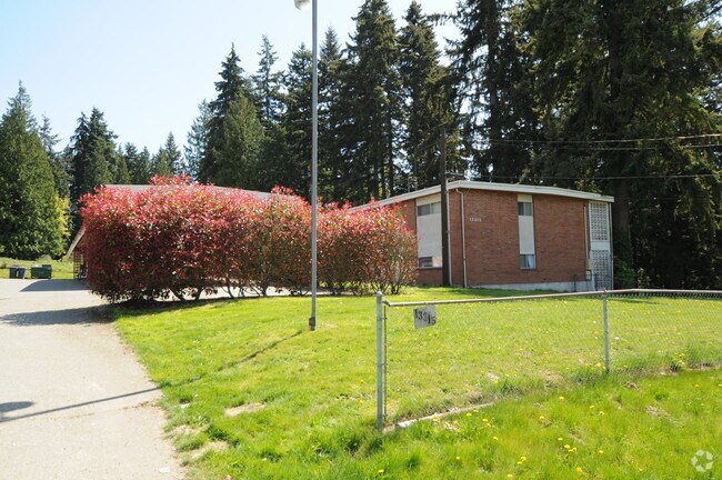 Building Photo - Lake Stickley Apartments