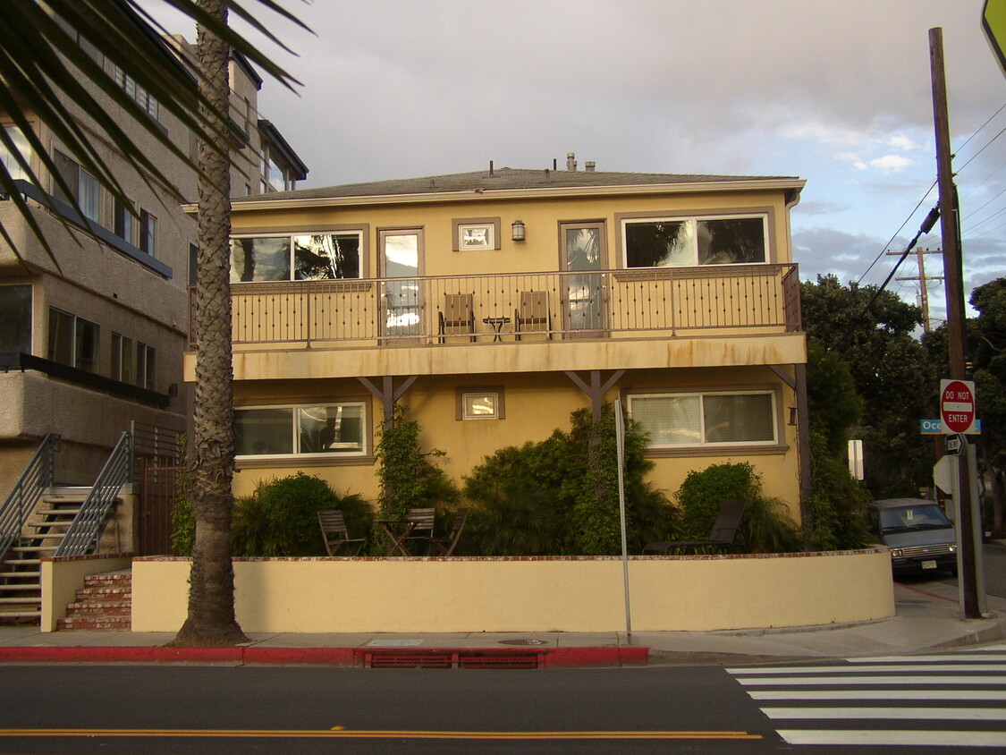 Ocean Front Building - 103 Strand St