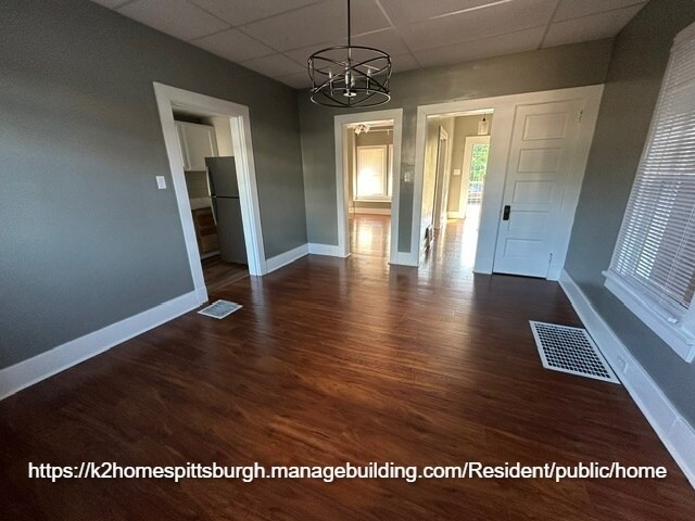 Foto del edificio - 438 Russellwood Ave