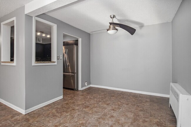 Building Photo - 6700 S Paxton Ave