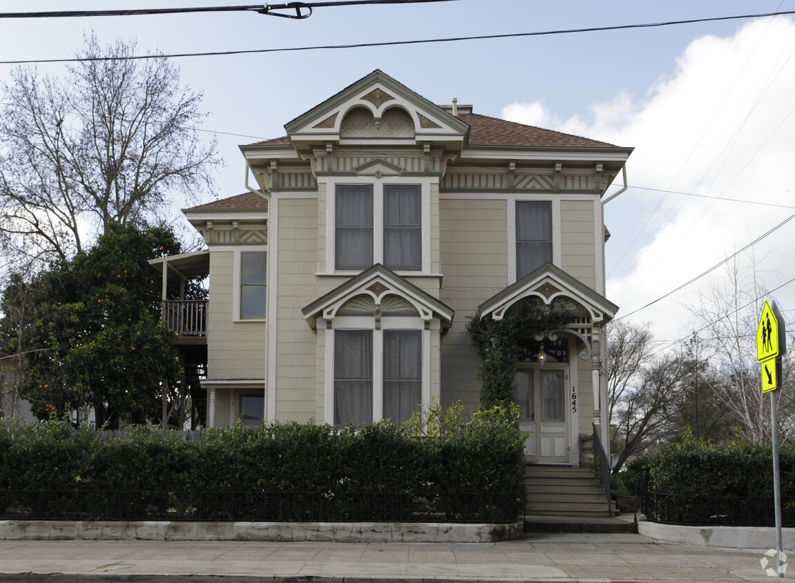 Primary Photo - Main Street Apartments