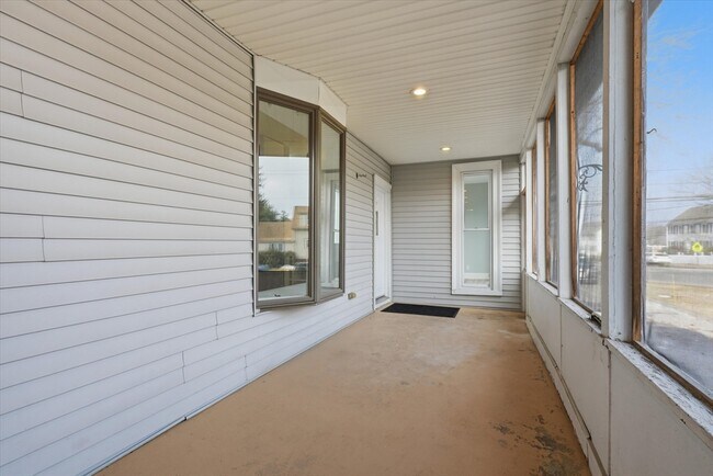 Foto del edificio - 156 N Broadway