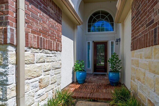Building Photo - 7111 Patterson Dr