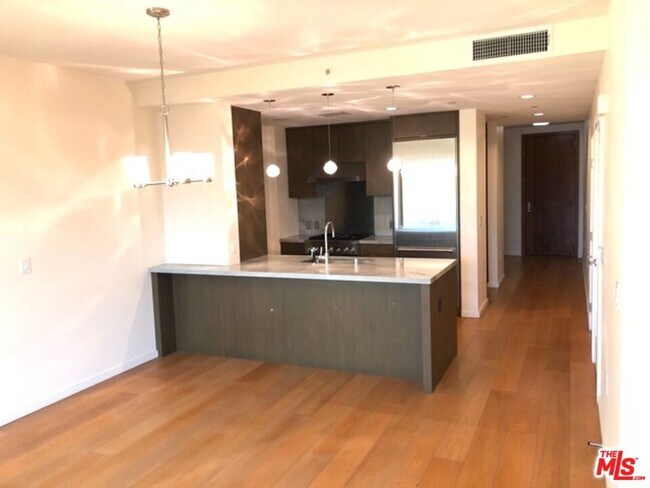 Building Photo - 1705 Ocean Ave