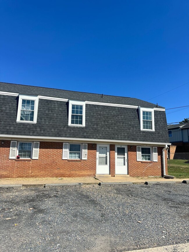 Building Photo - 94 Dutch Mill Ct