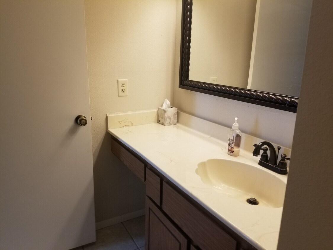 Primary Photo - Summer Furnished Condo