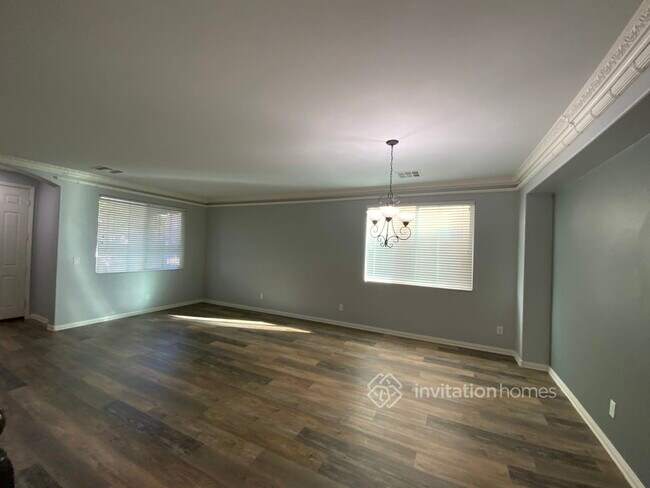 Foto del edificio - 4211 N Thunder Twice St