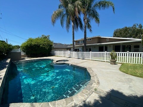 Primary Photo - 920 E Grinnell Dr