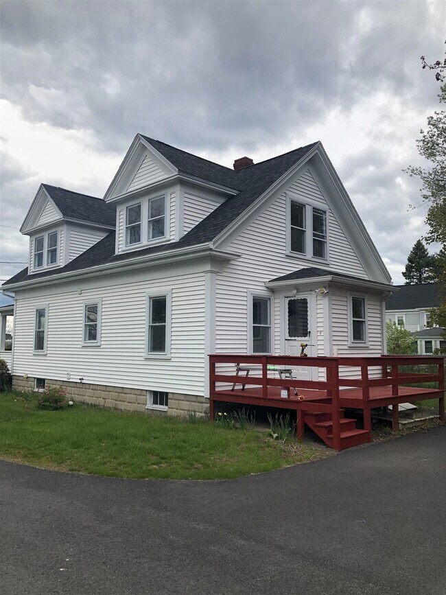 Building Photo - 260 Pleasant St