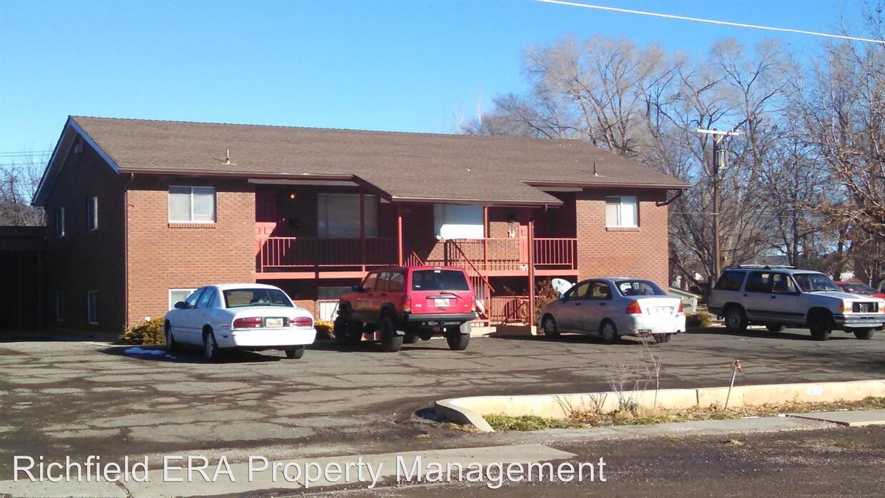 Primary Photo - 2 br, 1 bath Apartment - 210 W 500 S
