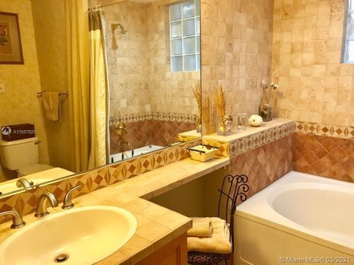 Foto del edificio - 3235 NE 184th St