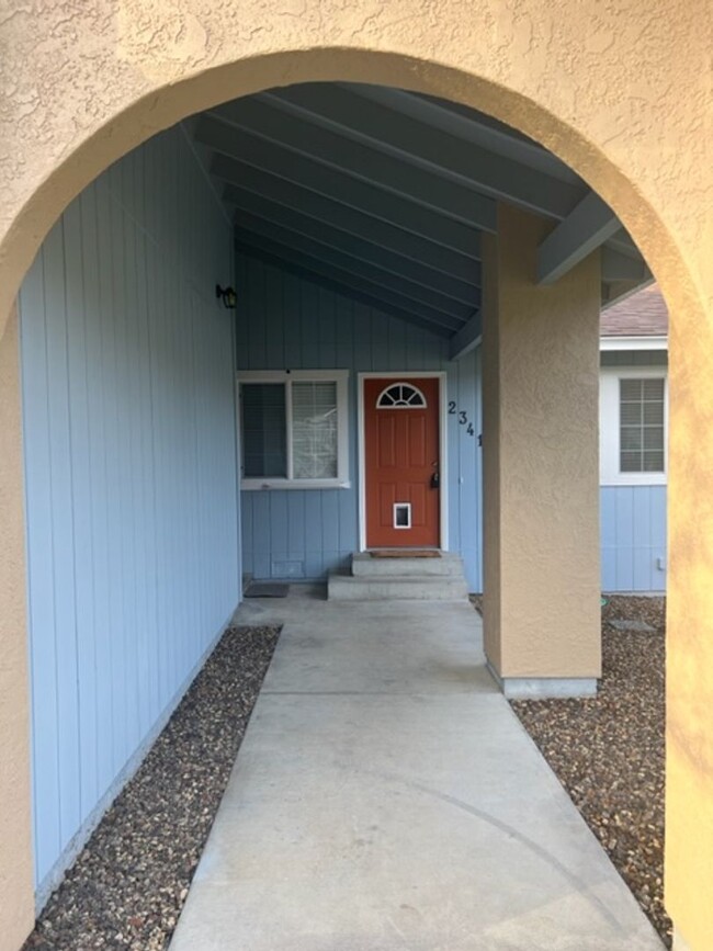 Building Photo - Bay Views! Pet Friendly!3/2 with  2 Car Ga...