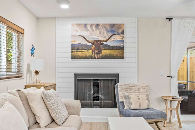 Foto del edificio - 241 S Brevard Ave