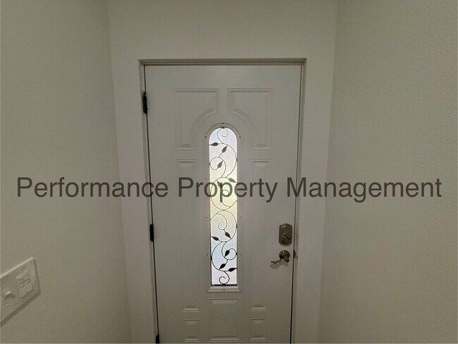 Foto del edificio - Modern 4 Bed/2 Bath E Bakersfield Home w/ RBP & Security Deposit Alternative Option
