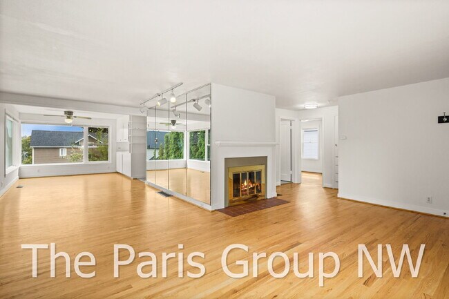 Building Photo - Delightful Magnolia 4br Remodel * Walkable Salmon Bay Location, Central Yet Quiet