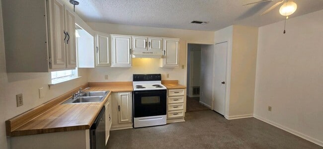 Building Photo - Available! 2 Bedroom 1 Bath Close to Everything! Longview, TX!