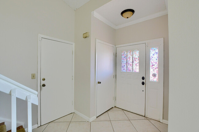 Building Photo - 22556 Middletown Dr