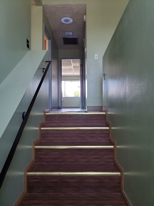 Entry Stairs - 16561 Leffingwell Rd