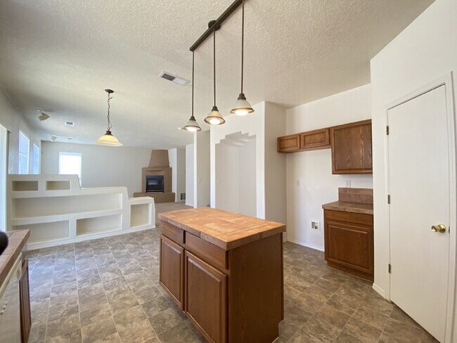 Building Photo - 2 STORY SW STYLE HOME W/LOFT