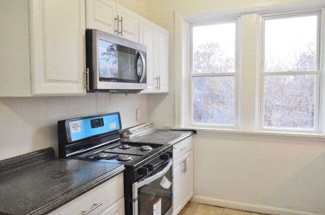 Foto del edificio - 6651 Berthold Ave