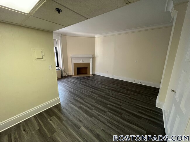 Building Photo - 62 Boylston St