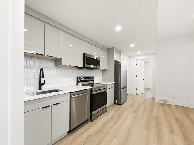 Building Photo - 4125R-41217 Avenue SW