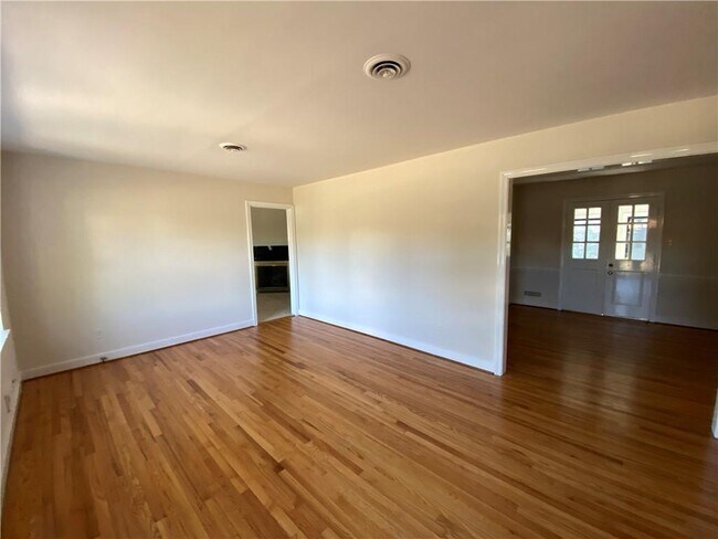 Building Photo - 502 Glendale Dr