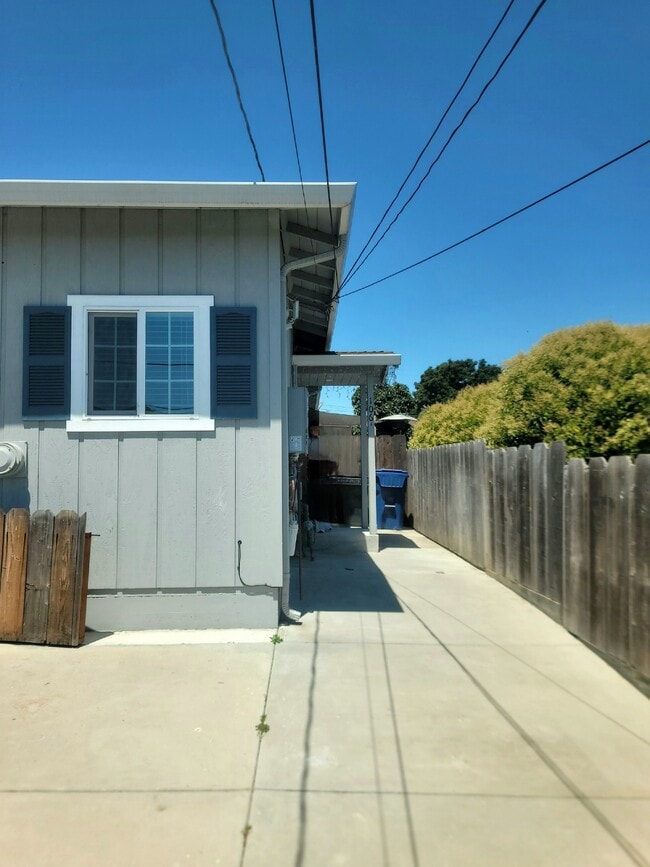 Building Photo - 106 Hillside Ave