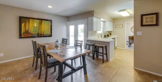 Building Photo - 1245 E Hermosa Dr
