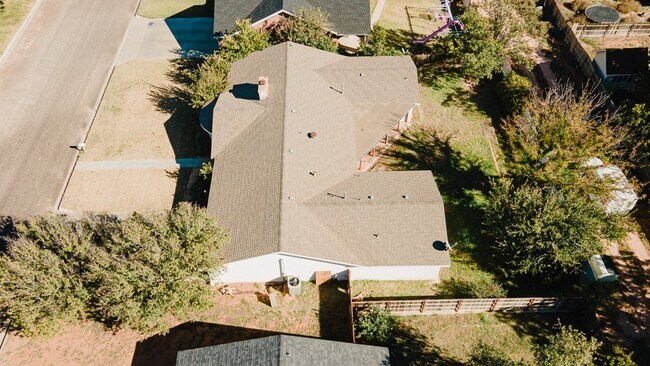 Building Photo - 2123 NW Ave C