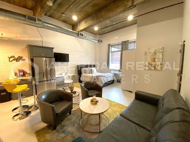 Building Photo - DEPOSIT PENDING!!! Move in special!Fully F...