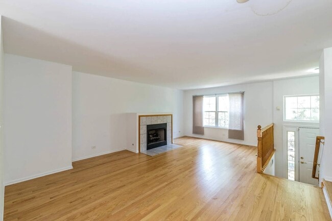 Building Photo - 852 S Insignia Ct