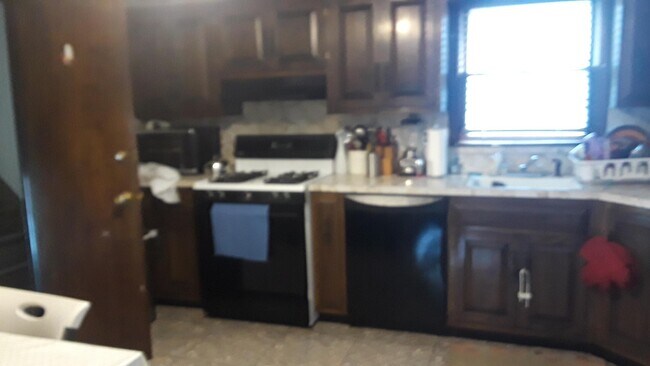 Foto del edificio - 144 MacArthur Ave