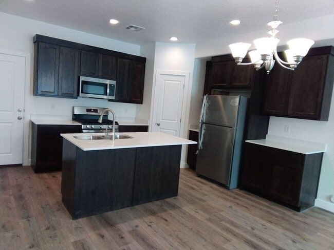 Building Photo - Brand New Townhome!