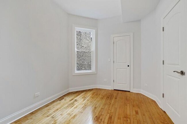 Foto del edificio - 4941 W Jackson Blvd