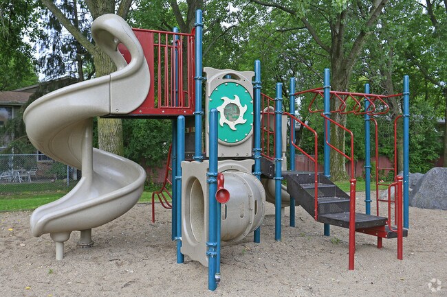 Área de juegos para niños - Juniper Meadows Townhomes