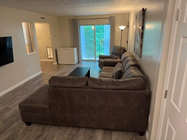 Building Photo - 601 Camelot Dr