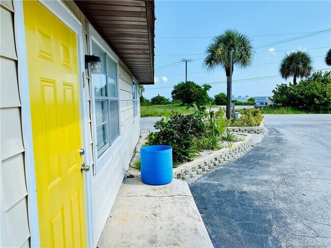 Foto del edificio - 4800 NE Blue Heron Ln