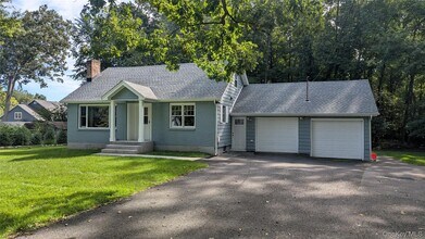 Building Photo - 362 Strawtown Rd