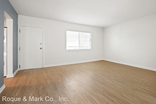 Building Photo - 1 br, 1 bath Apartment - 117 Strand Street...