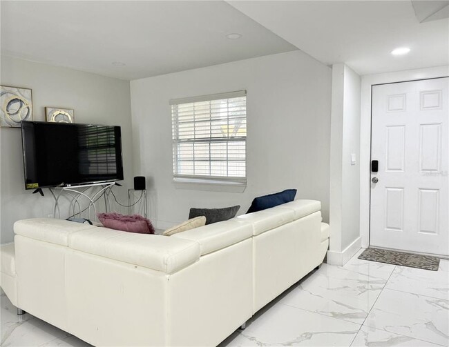 Foto del edificio - 5118 Tennis Ct Cir