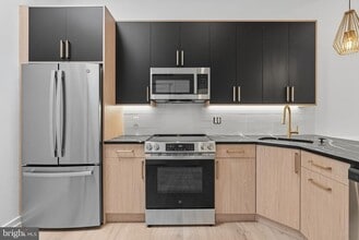 Building Photo - 203 S 13th St