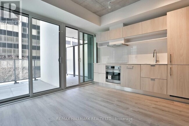Building Photo - 5 Soudan Ave
